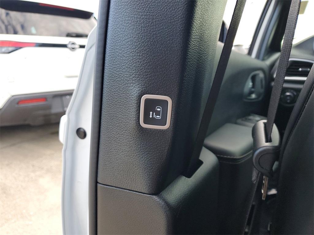 used 2024 Chrysler Pacifica Hybrid car, priced at $31,991