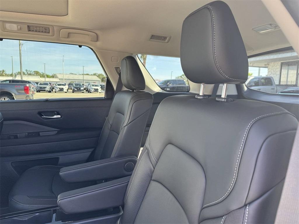 new 2025 Nissan Pathfinder car, priced at $42,556