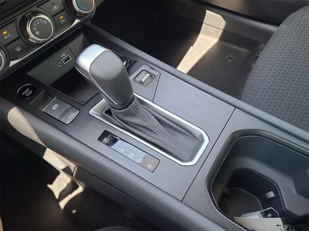 new 2025 Nissan Kicks car, priced at $23,281
