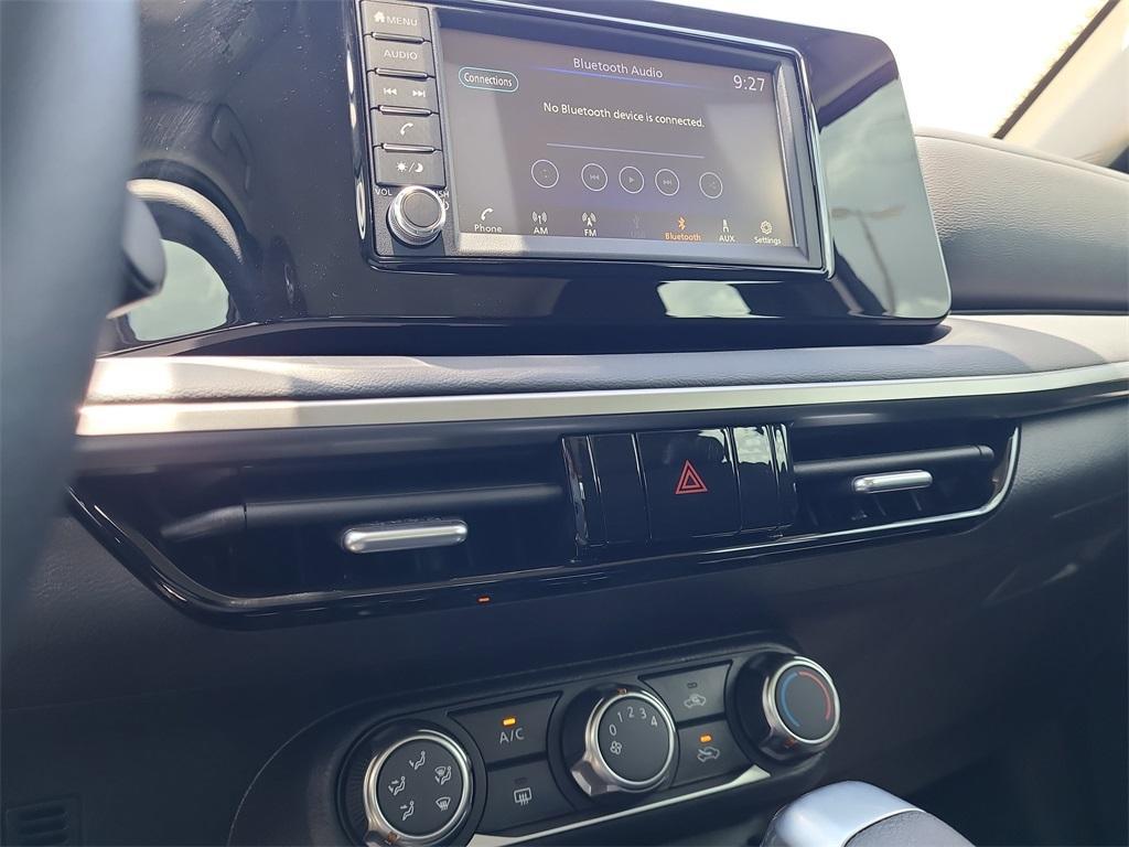 new 2025 Nissan Kicks car, priced at $23,281