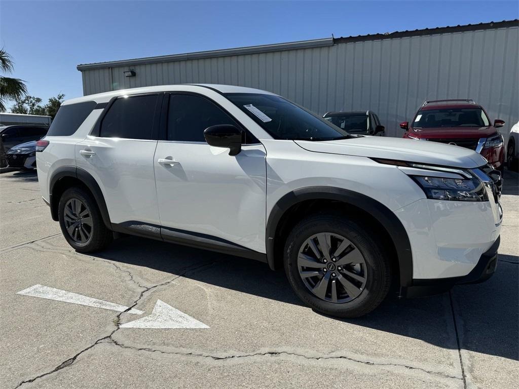 new 2024 Nissan Pathfinder car, priced at $31,000