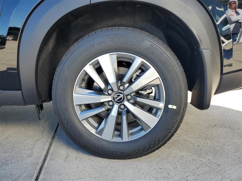 new 2025 Nissan Pathfinder car, priced at $37,975