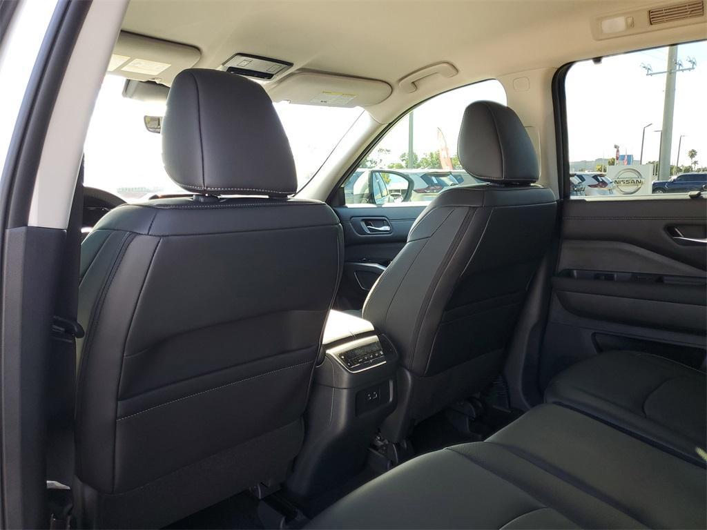 new 2025 Nissan Pathfinder car, priced at $40,721