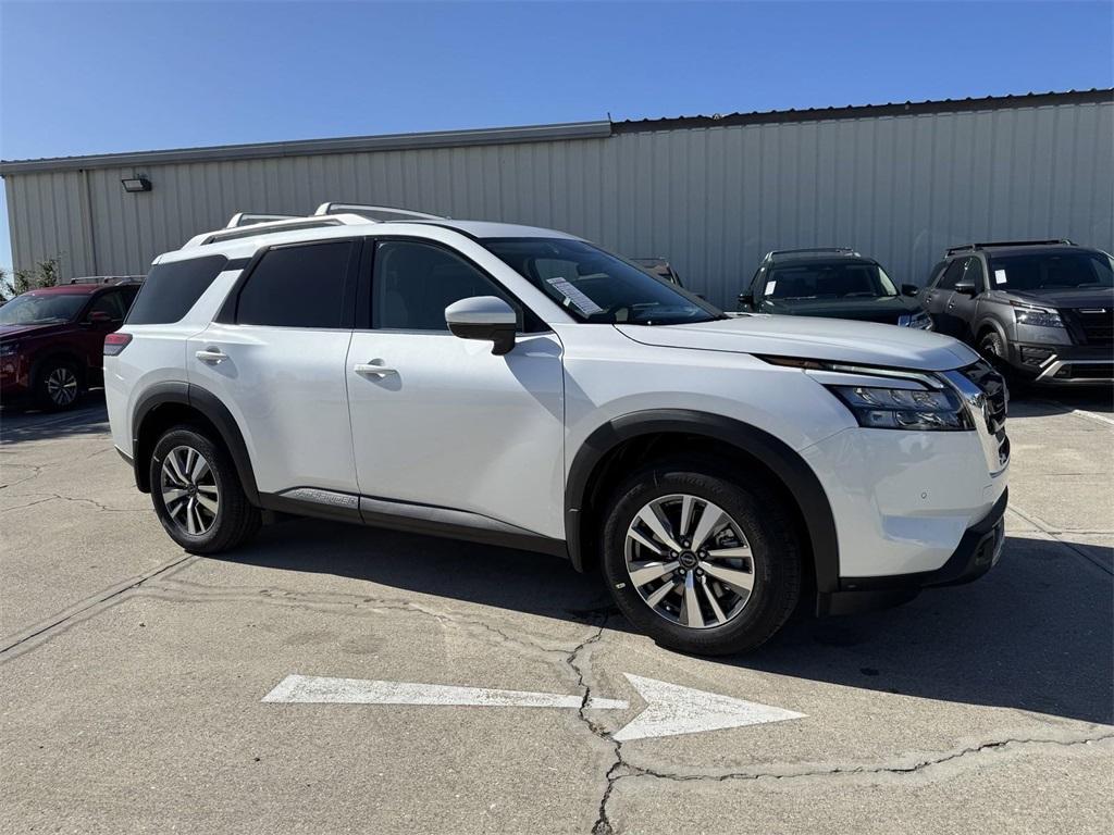 new 2025 Nissan Pathfinder car, priced at $39,999