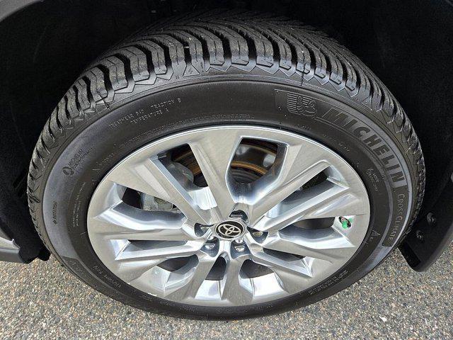 used 2023 Toyota Highlander Hybrid car