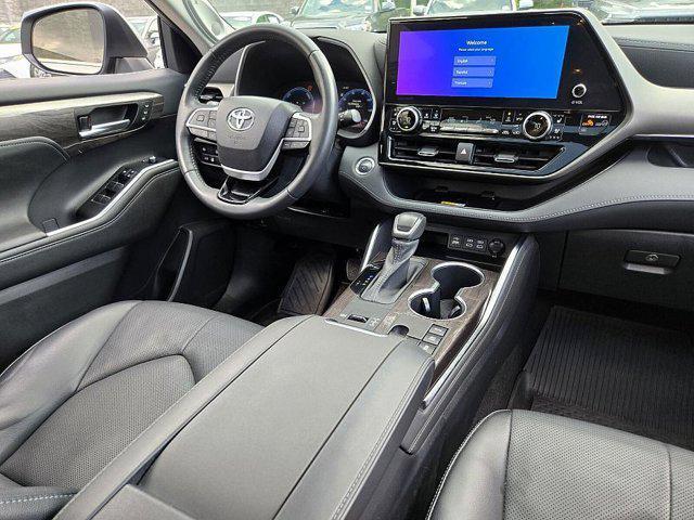 used 2023 Toyota Highlander Hybrid car