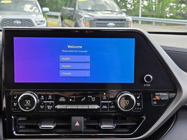 used 2023 Toyota Highlander Hybrid car