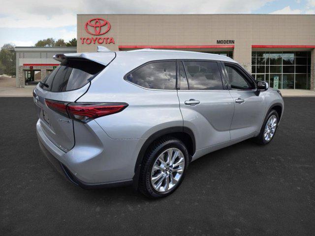 used 2023 Toyota Highlander Hybrid car