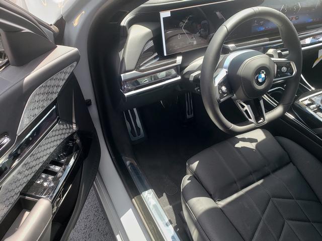 new 2024 BMW 760 car, priced at $135,720