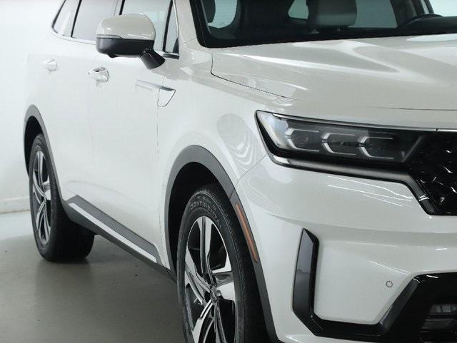 used 2023 Kia Sorento Hybrid car, priced at $31,425