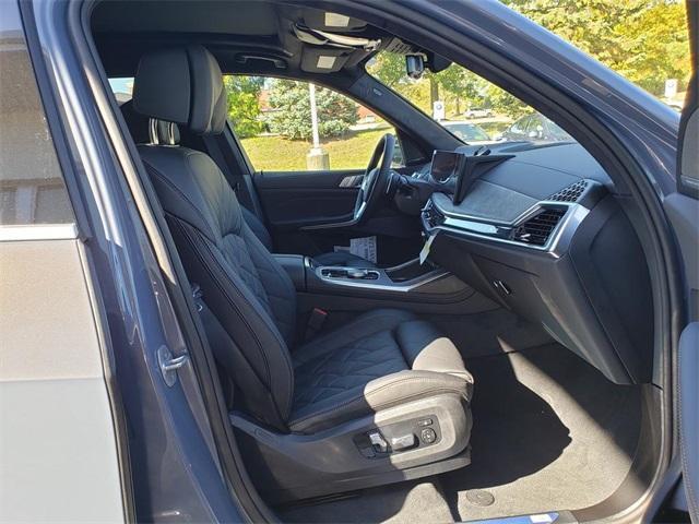 new 2026 BMW X7 car, priced at $93,365