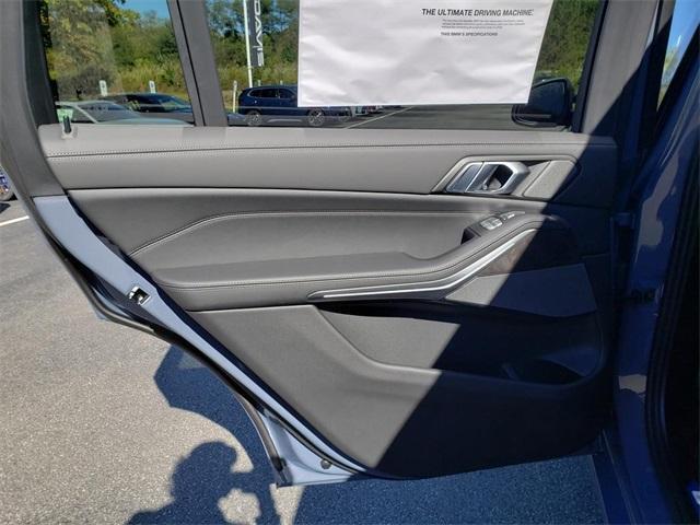 new 2026 BMW X7 car, priced at $93,365