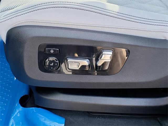new 2025 BMW X7 car, priced at $94,550