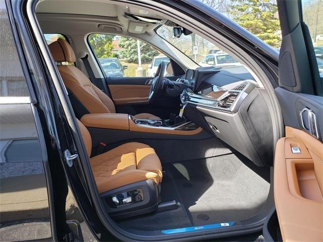 new 2025 BMW X7 car, priced at $89,800