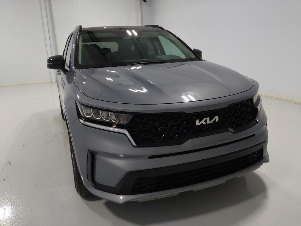 used 2022 Kia Sorento car, priced at $28,095