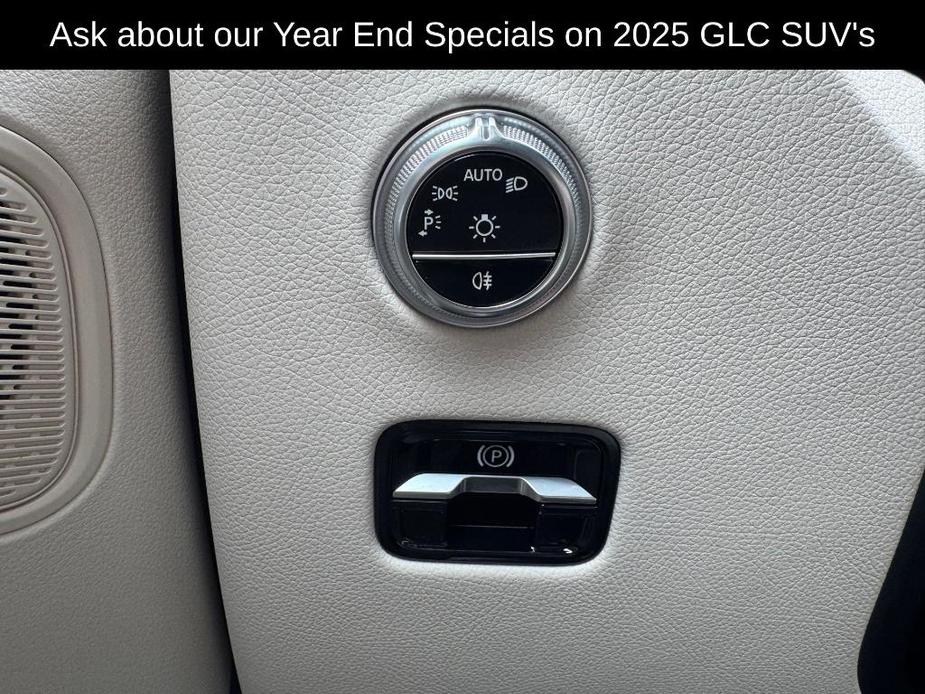 new 2025 Mercedes-Benz GLC 300 car, priced at $54,250