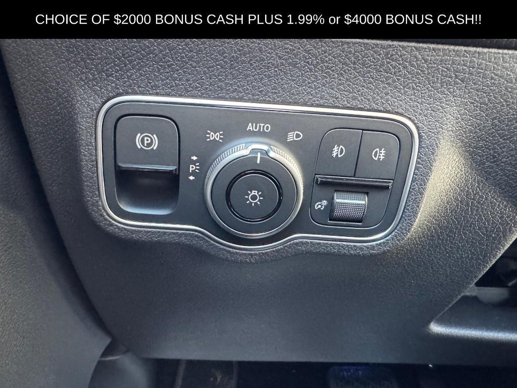 new 2025 Mercedes-Benz GLB 250 car, priced at $50,990