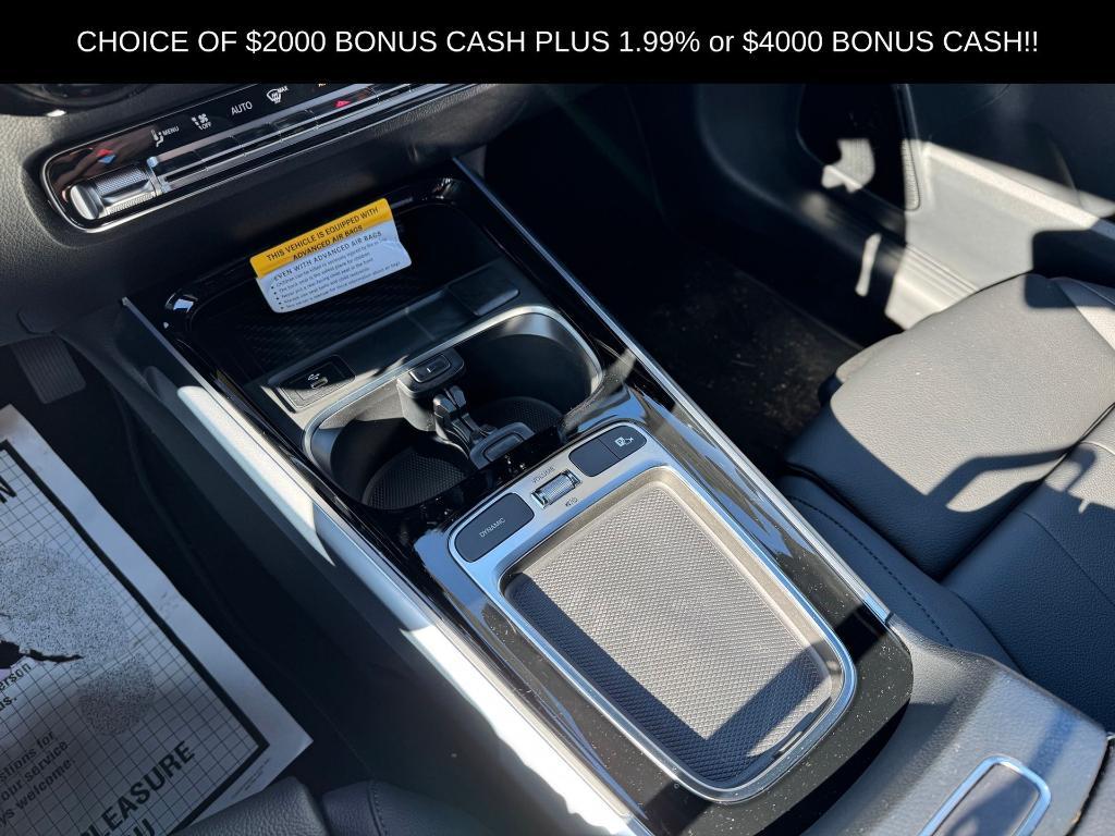 new 2025 Mercedes-Benz GLB 250 car, priced at $50,990