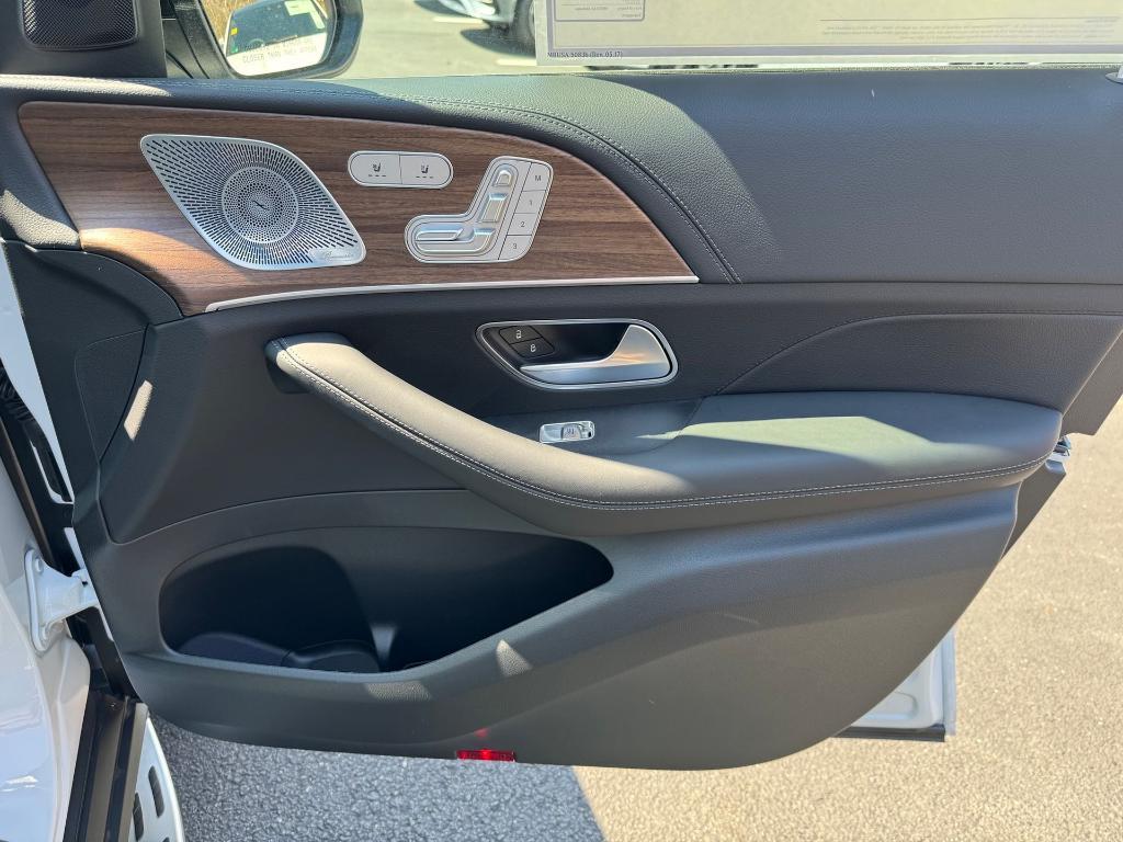 new 2025 Mercedes-Benz GLS 580 car, priced at $122,830