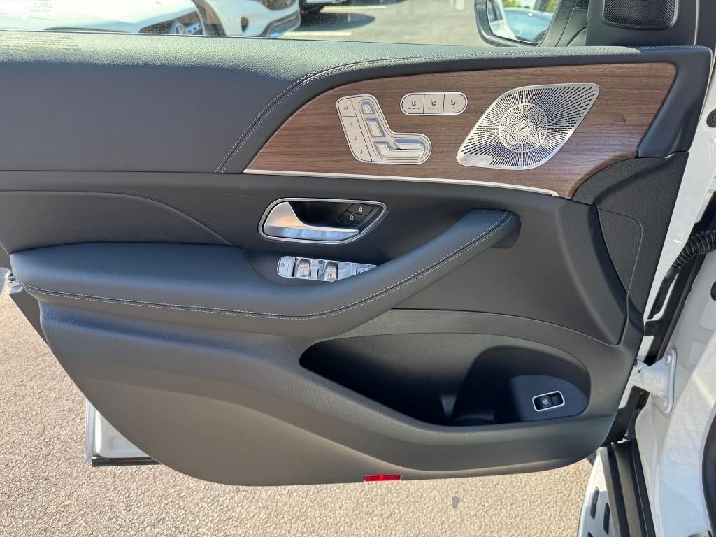 new 2025 Mercedes-Benz GLS 580 car, priced at $122,830