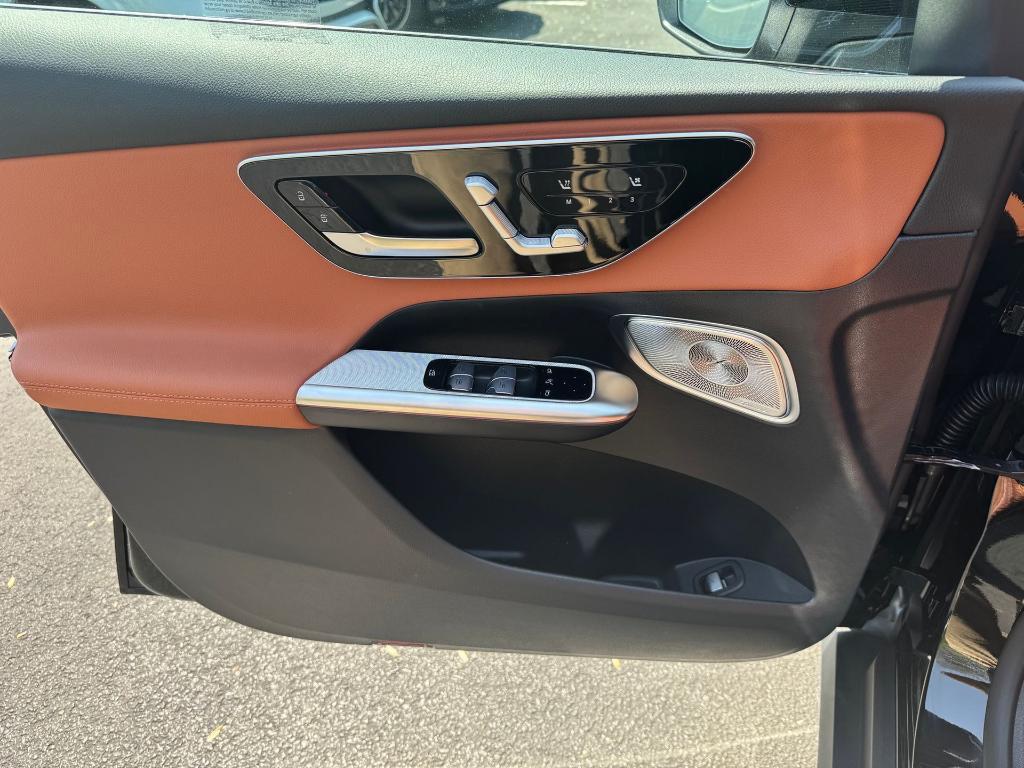 new 2025 Mercedes-Benz GLC 300 car, priced at $57,820