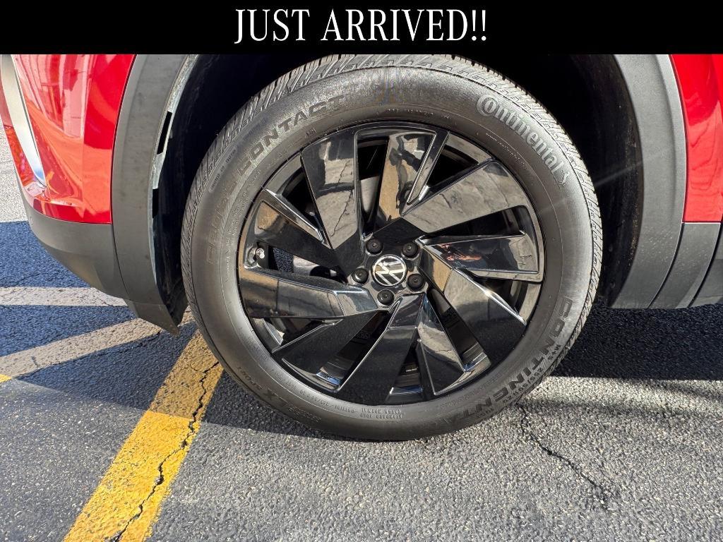 used 2025 Volkswagen Atlas car, priced at $35,917