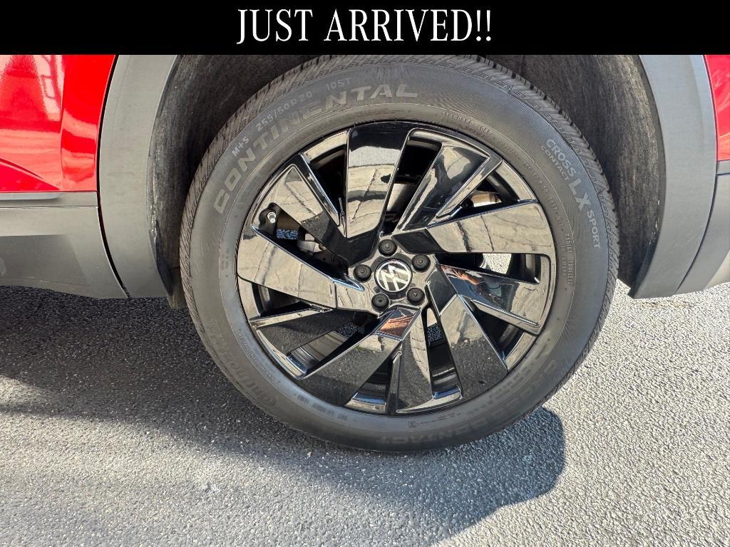 used 2025 Volkswagen Atlas car, priced at $35,917