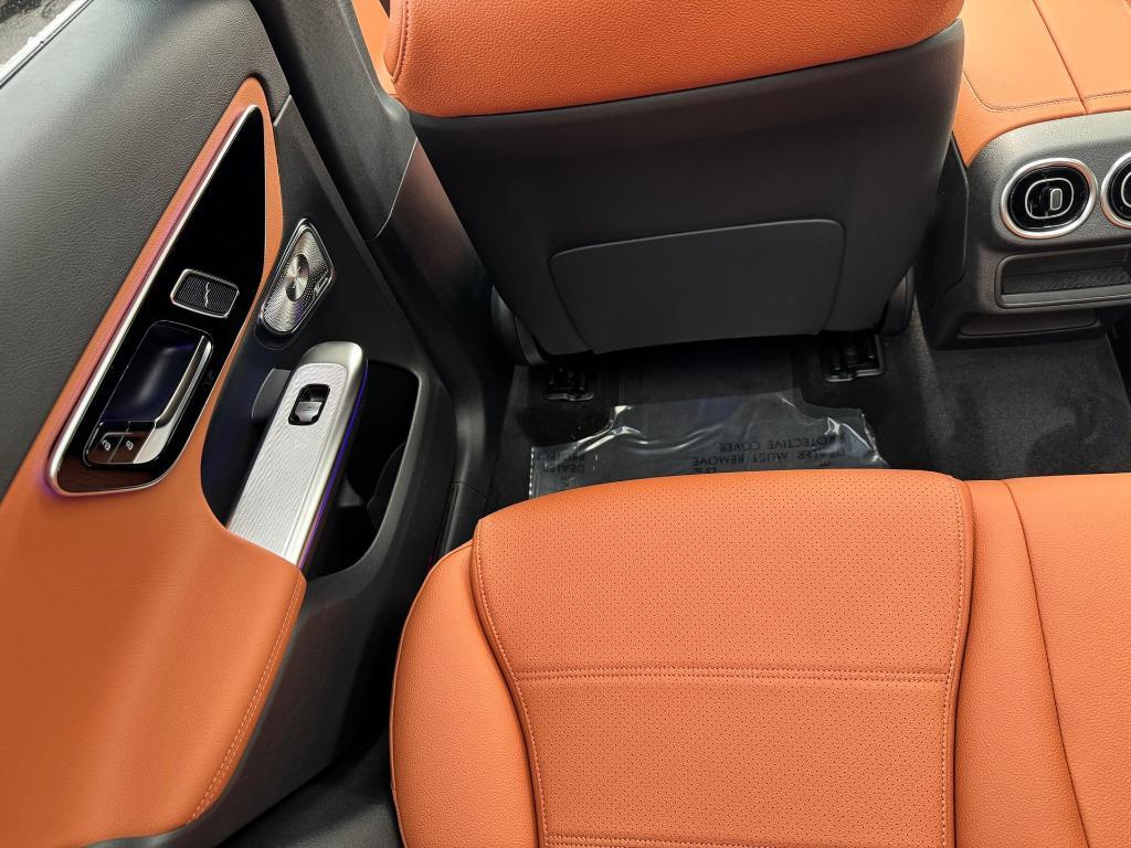 new 2025 Mercedes-Benz GLC 300 car, priced at $58,420