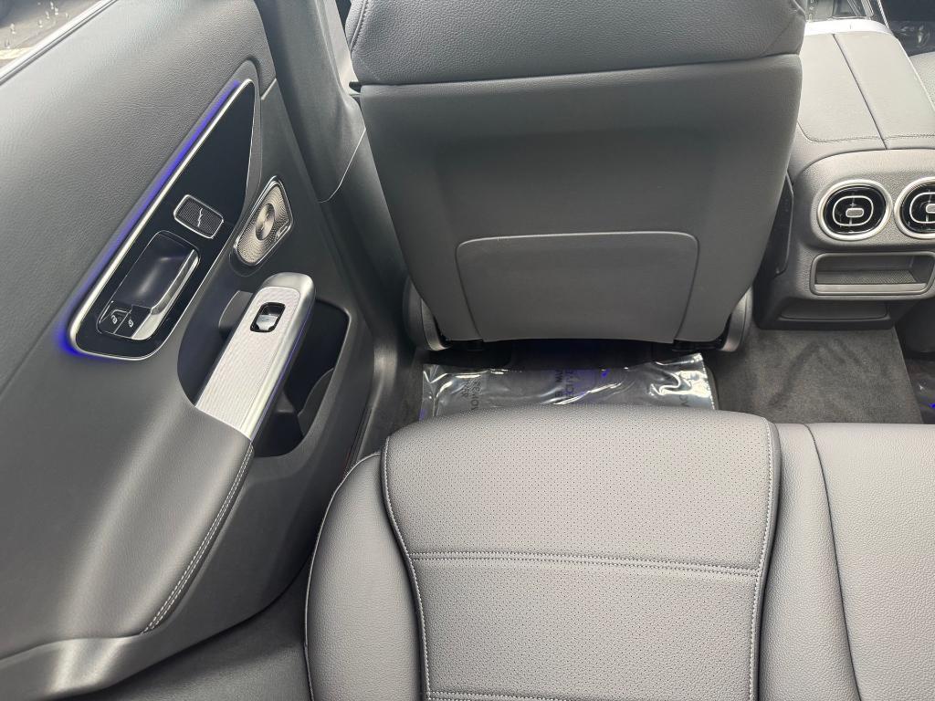 new 2025 Mercedes-Benz GLC 300 car, priced at $58,350