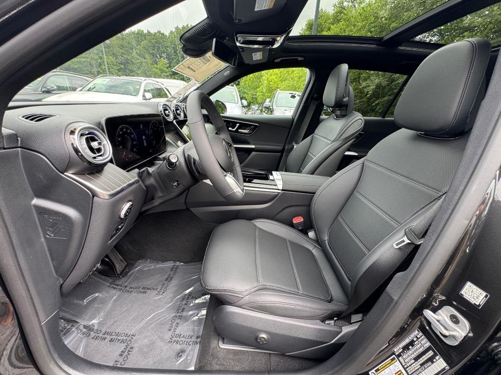 new 2025 Mercedes-Benz GLC 300 car, priced at $58,350