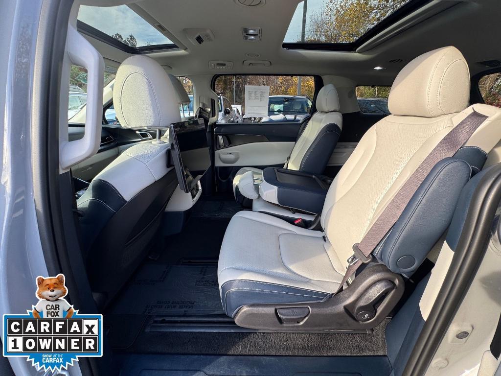 used 2025 Kia Carnival Hybrid car, priced at $45,634