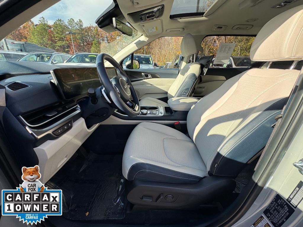 used 2025 Kia Carnival Hybrid car, priced at $45,634