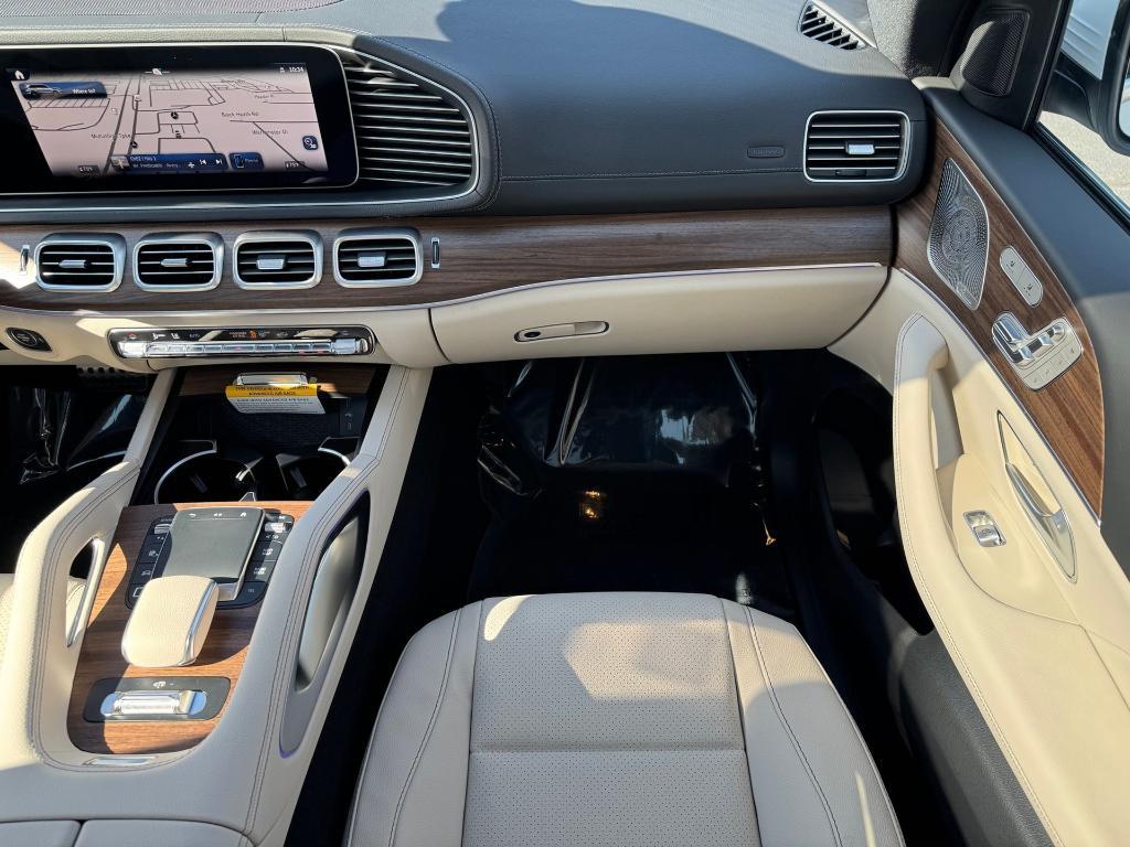 new 2025 Mercedes-Benz GLS 450 car, priced at $96,275