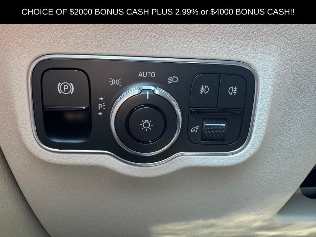 new 2025 Mercedes-Benz GLA 250 car, priced at $44,250