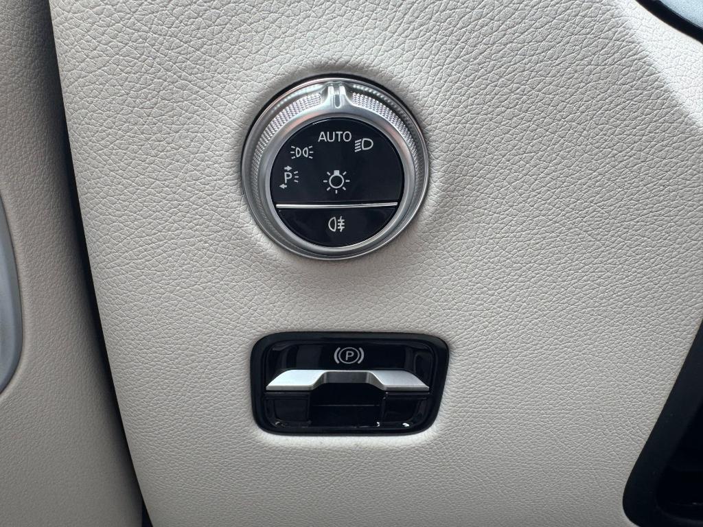 new 2025 Mercedes-Benz GLC 300 car, priced at $57,435