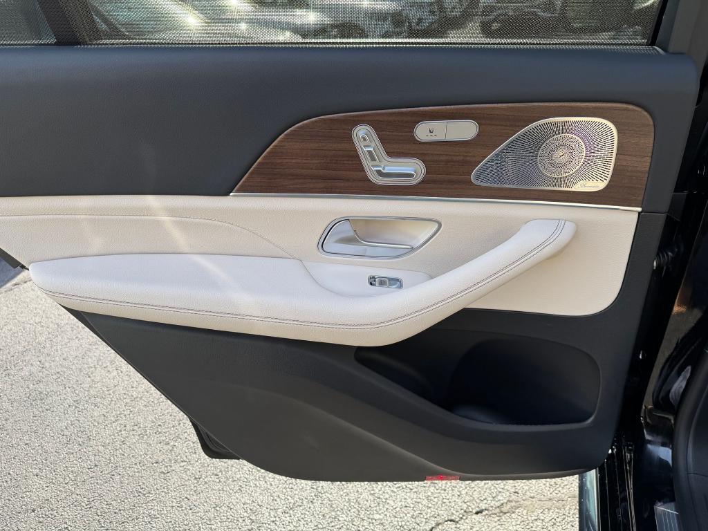 new 2025 Mercedes-Benz GLS 450 car, priced at $98,195