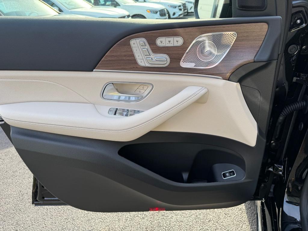 new 2025 Mercedes-Benz GLS 450 car, priced at $98,195