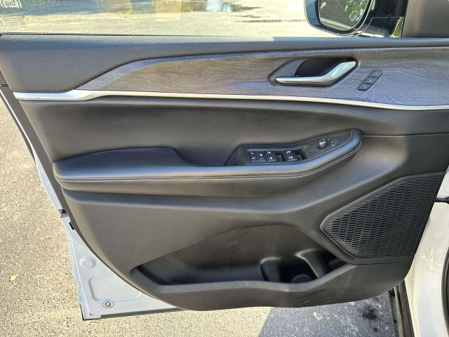 used 2023 Jeep Grand Cherokee car, priced at $28,995