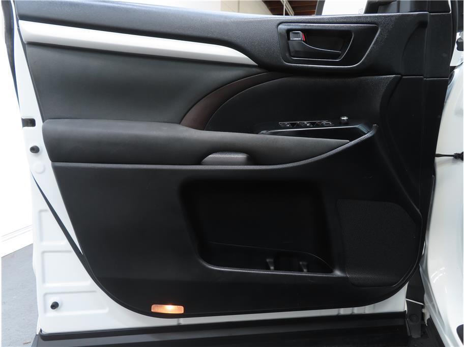 used 2019 Toyota Highlander car, priced at $18,999