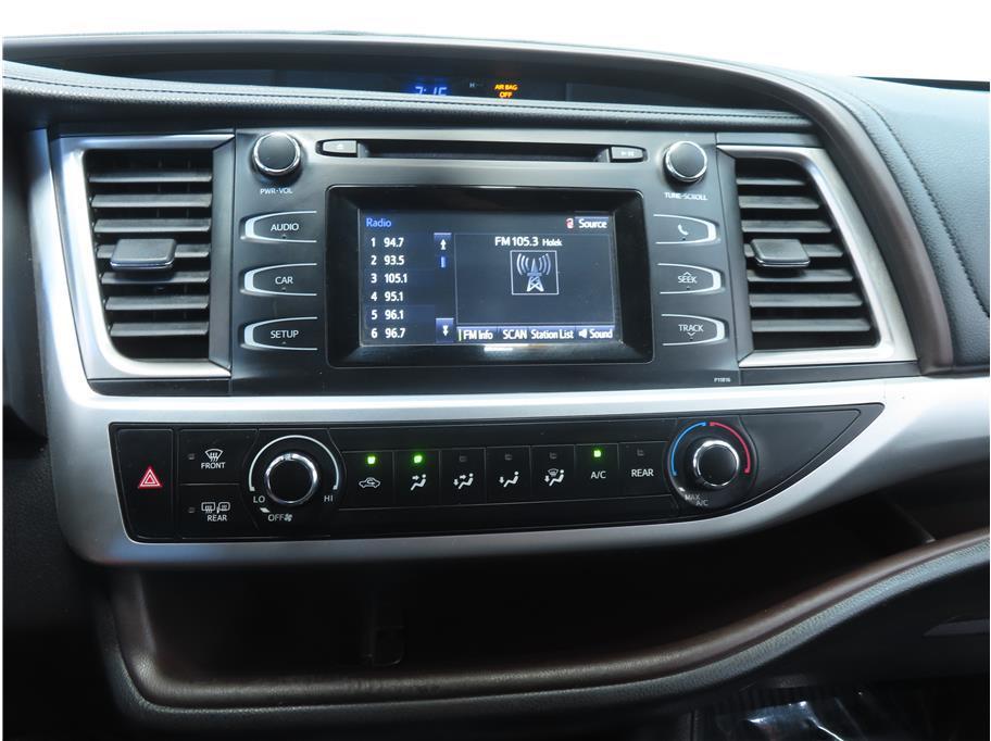 used 2019 Toyota Highlander car, priced at $18,999
