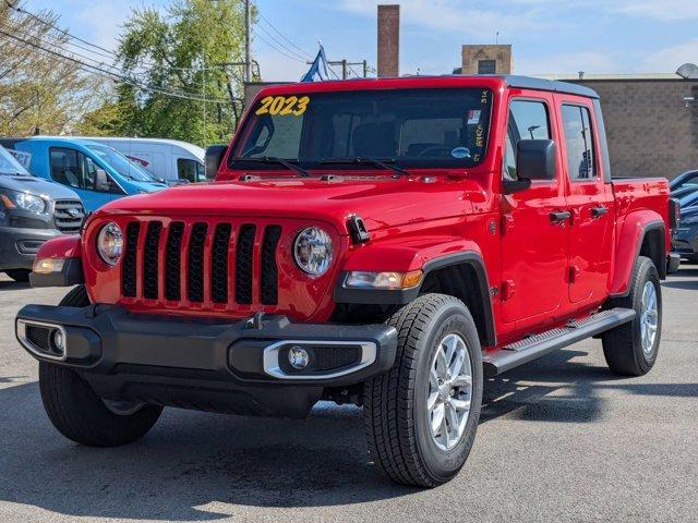 used 2023 Jeep Gladiator car, priced at $27,222