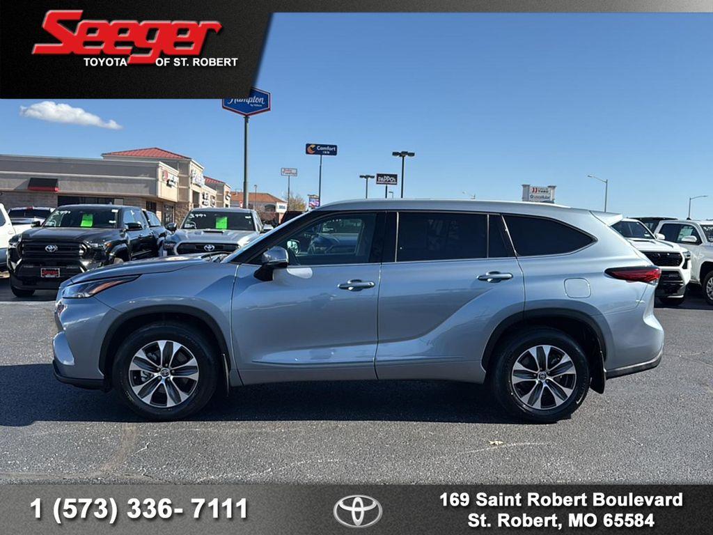 used 2022 Toyota Highlander car, priced at $38,983