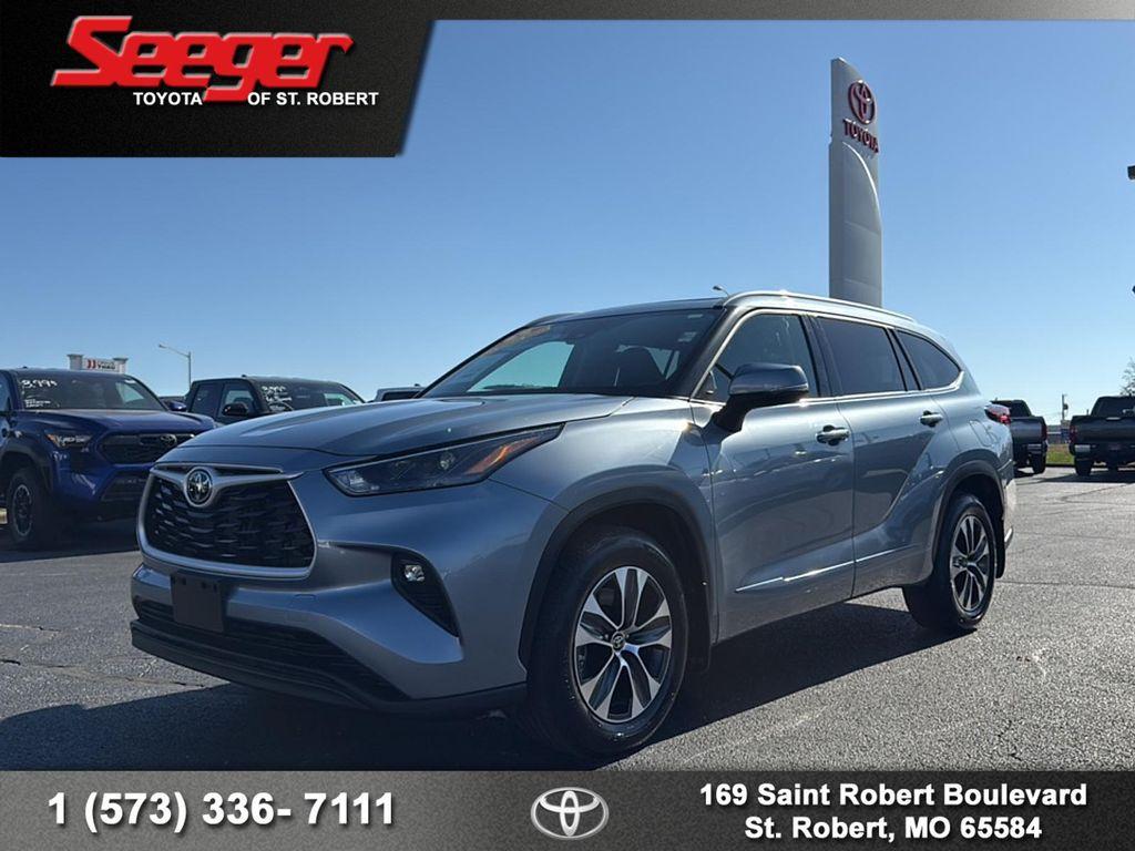 used 2022 Toyota Highlander car, priced at $38,983