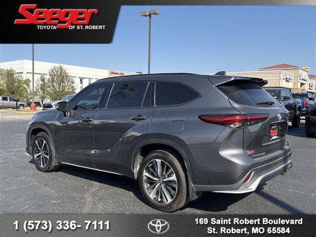 used 2022 Toyota Highlander car, priced at $42,983