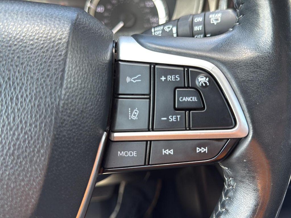 used 2023 Toyota Highlander car, priced at $33,983