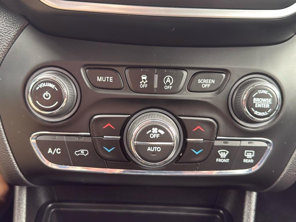 used 2019 Jeep Cherokee car, priced at $22,900