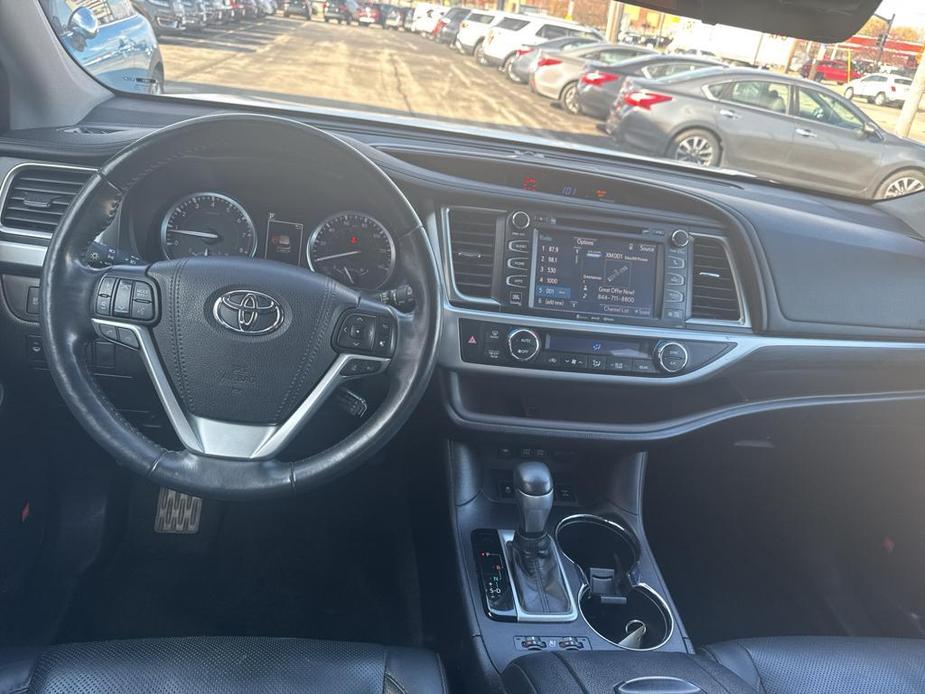 used 2019 Toyota Highlander car, priced at $29,200