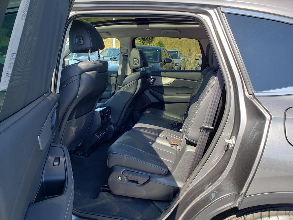 used 2023 Acura MDX car, priced at $43,981