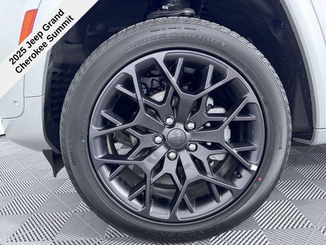new 2025 Jeep Grand Cherokee car, priced at $54,934