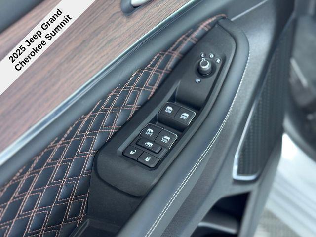 new 2025 Jeep Grand Cherokee car, priced at $54,934